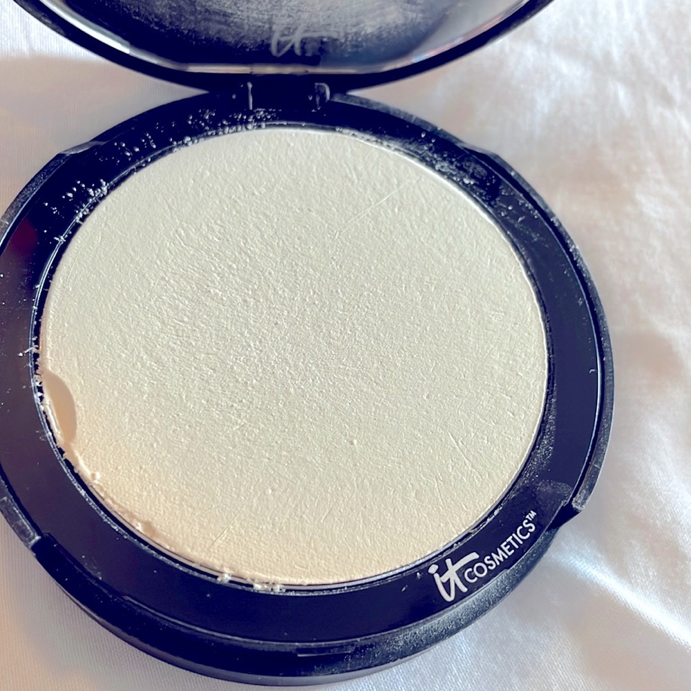 IT Cosmetics Bye Bye Pores setting powder